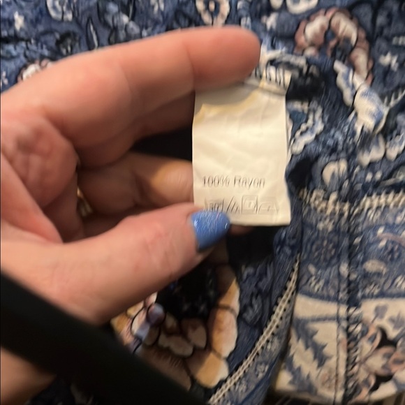 🎉SALE🎉$12 or 3 for $20🎉Floral Blue Kimono with Fringe - Picture 5 of 10